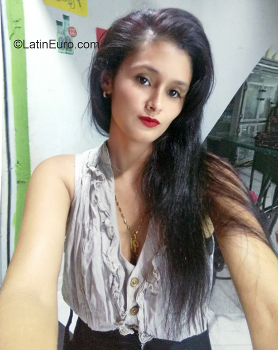 Date this georgeous Colombia girl Laura from Bogota CO29645