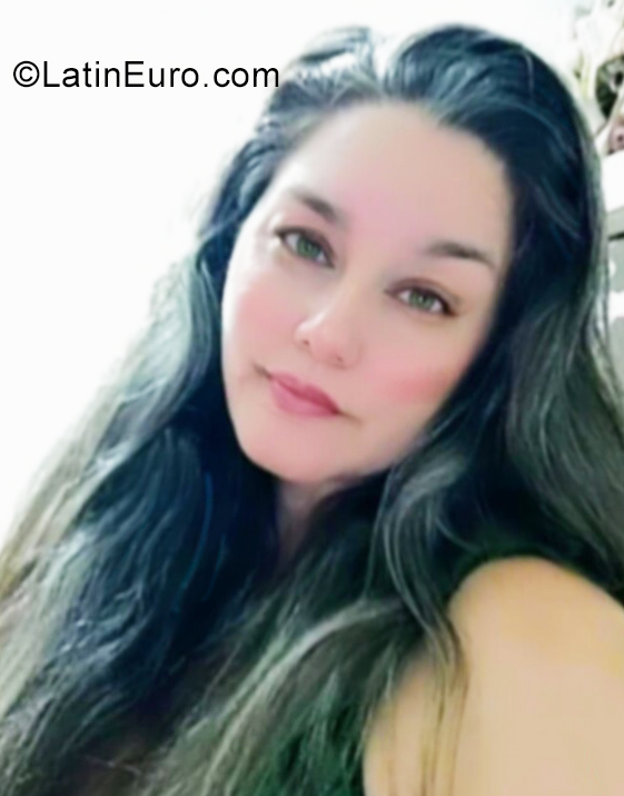 Date this happy Colombia girl Lizeth from Cali CO29662