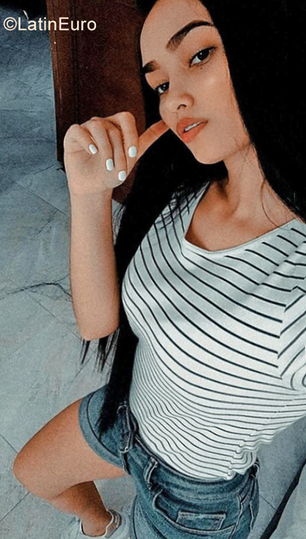 Date this young Cuba girl Hgijbv from Havama CO29702