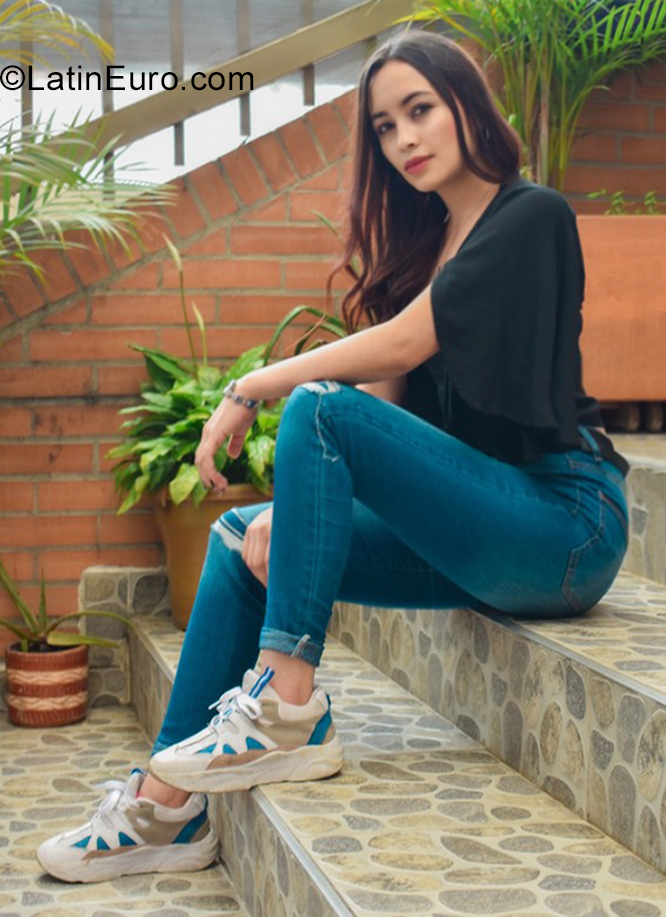 Date this pretty Colombia girl Elizabeth from Bogota CO30908
