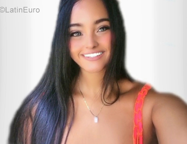 Date this good-looking Venezuela girl Daniela from Caracas VE3813