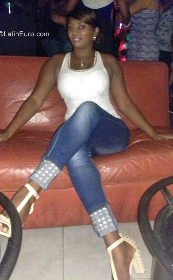 Date this foxy France girl Shanik from Paris FR327