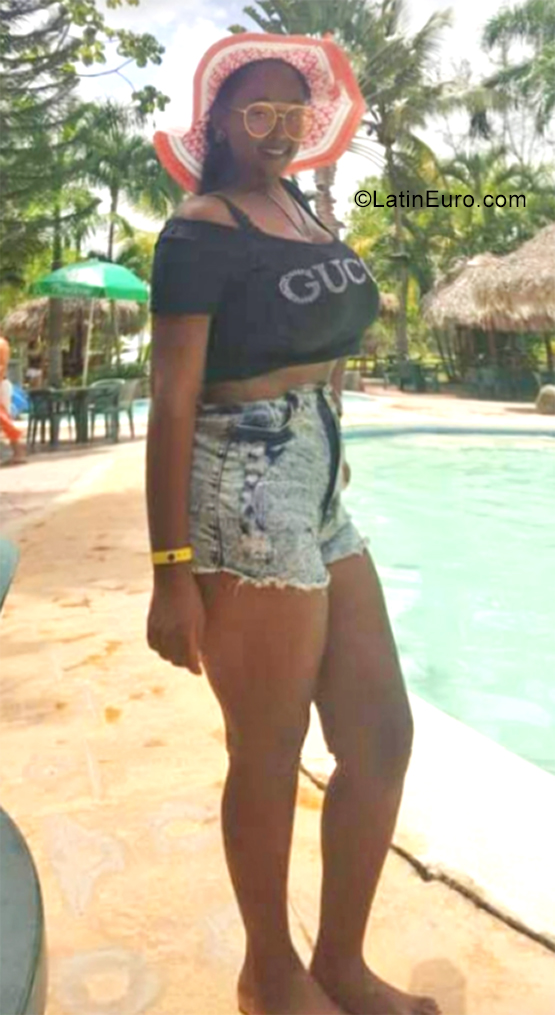 Date this cute Dominican Republic girl Elisa from Santo Domingo DO40010