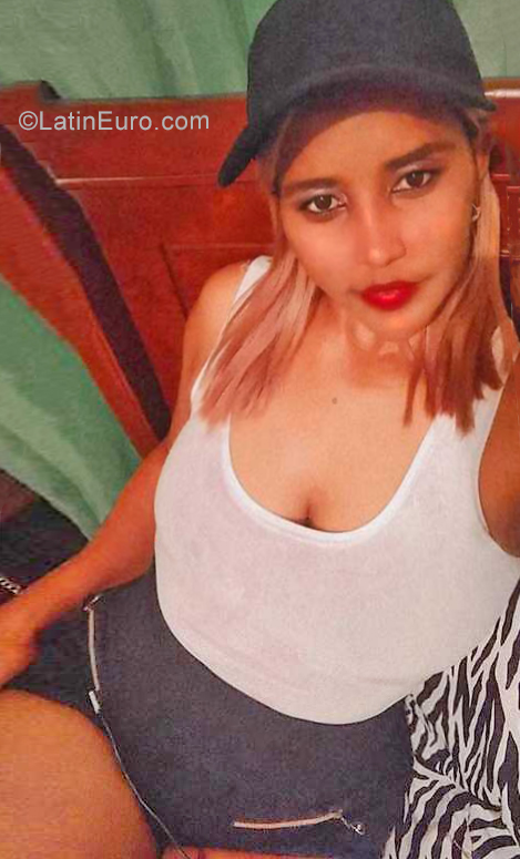 Date this pretty Dominican Republic girl Glenys from Santo Domingo DO39542