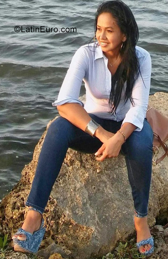 Date this attractive Colombia girl Everlidis from Cartagena CO29763