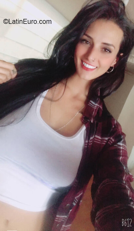 Date this pretty Colombia girl Angel. from Bogota CO29796