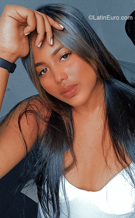 Date this nice looking Colombia girl Eilyn from Cartagena CO30798