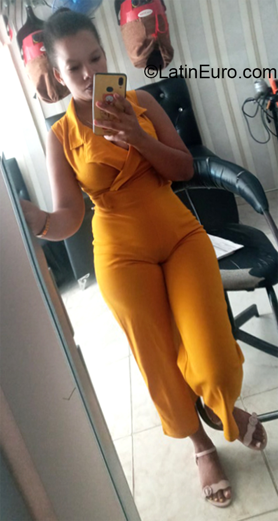 Date this pretty Dominican Republic girl Yeisa from Santo Domingo DO39611