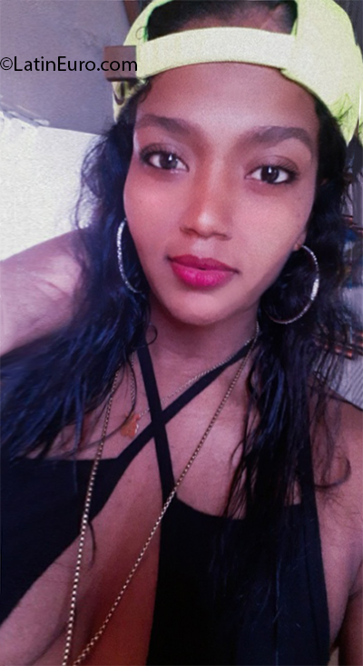 Date this happy Dominican Republic girl Alysha from Santiago DO39624
