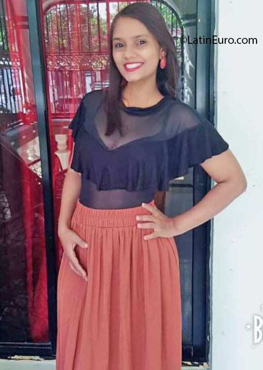 Date this voluptuous Dominican Republic girl Yufy from Cotui DO39626