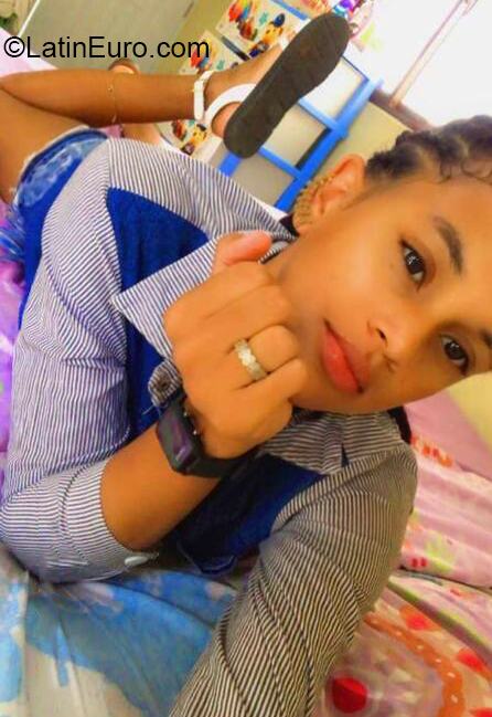 Date this tall Dominican Republic girl Manuela from Dajabon DO39662