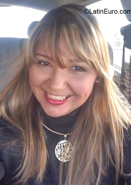 Date this pretty Venezuela girl Yngrid from Cagua VE3880