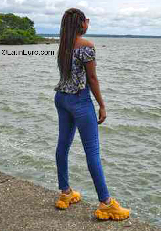 Date this delightful Colombia girl Mar from Cali CO30841