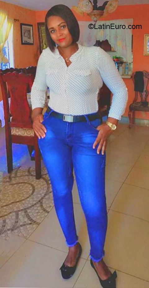 Date this hard body Dominican Republic girl Juana from Santo Domingo DO39678