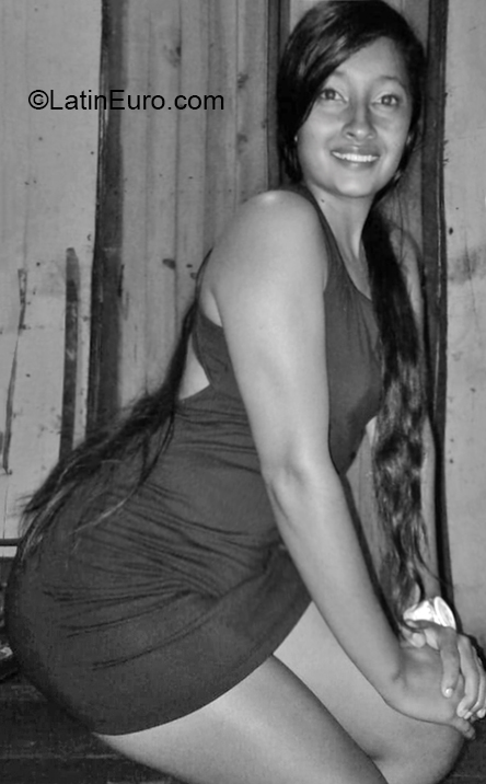Date this nice looking Colombia girl Maria Camila from Pereira CO29988