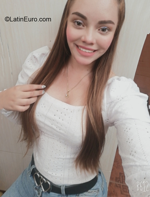 Date this sultry Colombia girl Shara from Bogota CO30003