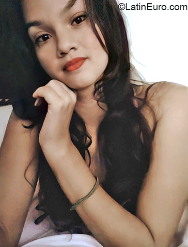 Date this sultry Venezuela girl Maury from Cumana VE3903