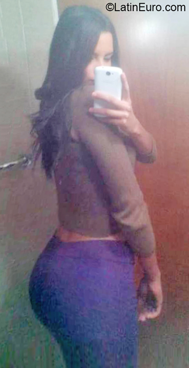 Date this tall Venezuela girl Virginia from Merida VE4119