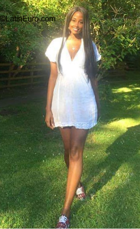 Date this sensual Colombia girl Treasure from Cali CO30026