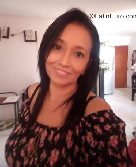 Date this attractive Colombia girl Shyrli from Barranquilla CO30046