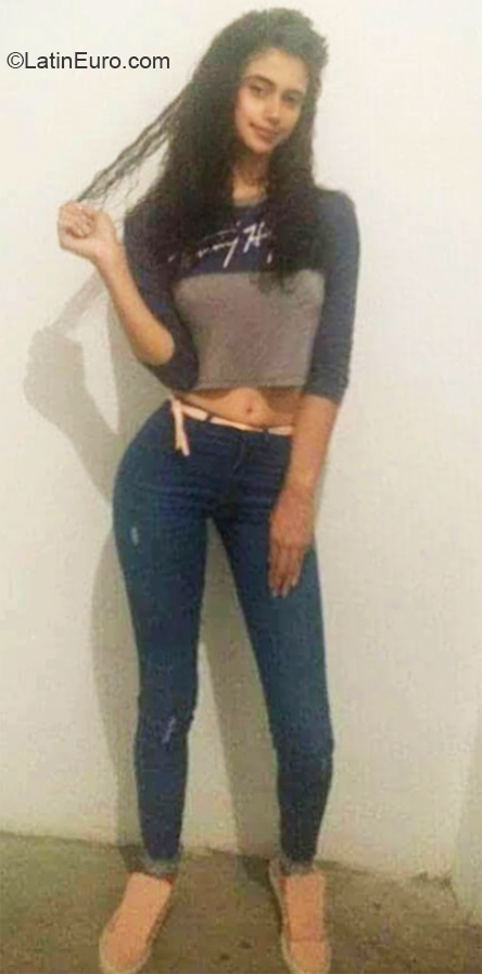 Date this funny Venezuela girl Mary from Maracay VE4129