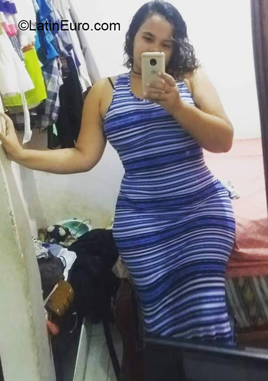 Date this nice looking Colombia girl Janni from Santa Marta CO30054