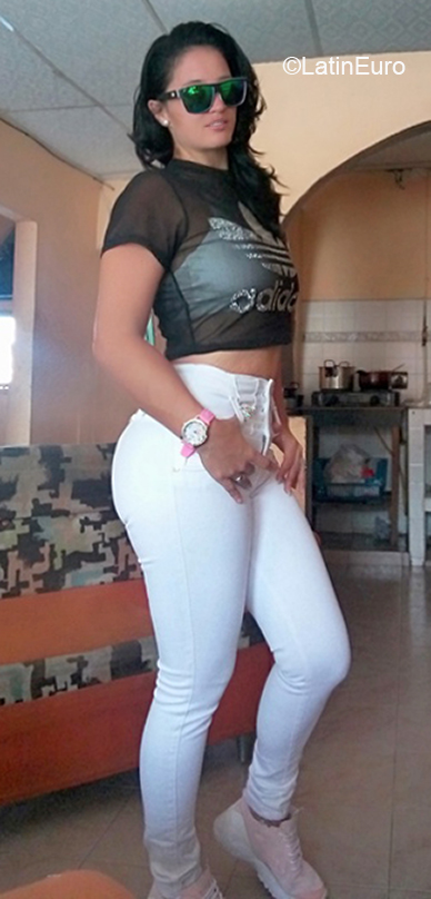 Date this fun Colombia girl Claudia from Cali CO30056