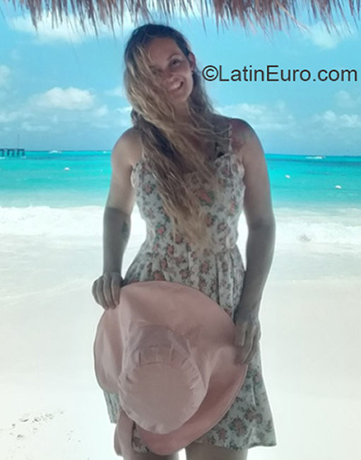 Date this stunning Colombia girl Yeny lopez from Medellin CO30065