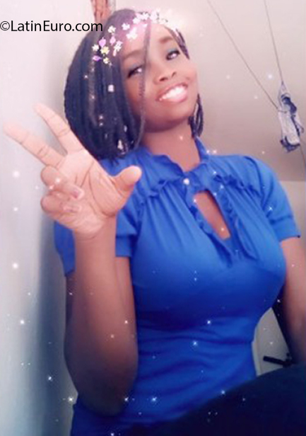 Date this stunning Dominican Republic girl Nandy from Santiago DO39755