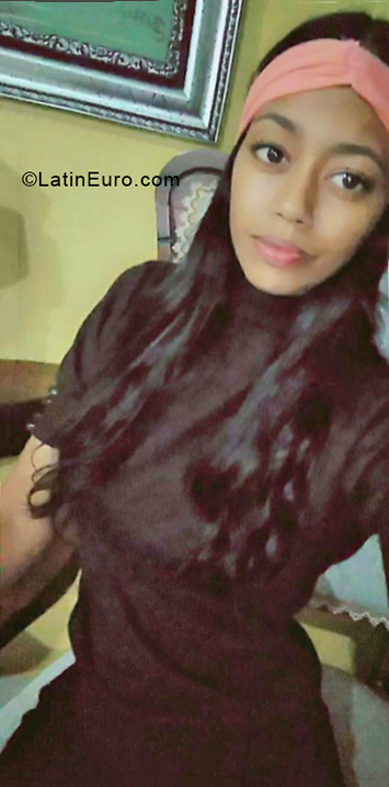 Date this sultry Dominican Republic girl Alexa Ventura from Santiago DO39772