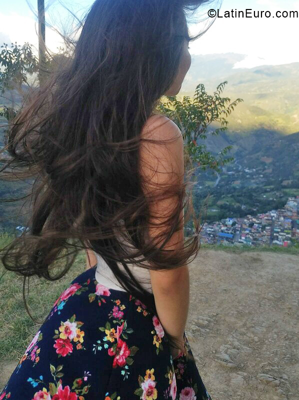 Date this young Colombia girl Melanie Maria from Cali CO30111