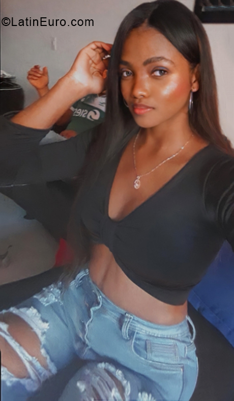 Date this nice looking Colombia girl Ailana from Cali CO30112