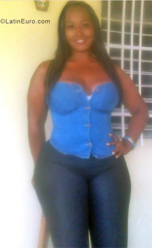 Date this voluptuous Venezuela girl Elianny from Caracas VE3925
