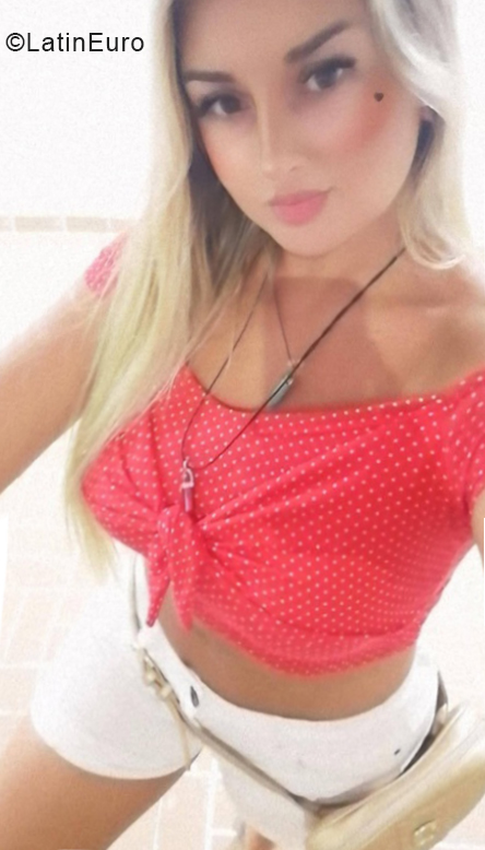 Date this attractive Colombia girl Luisa from Colombia CO30145