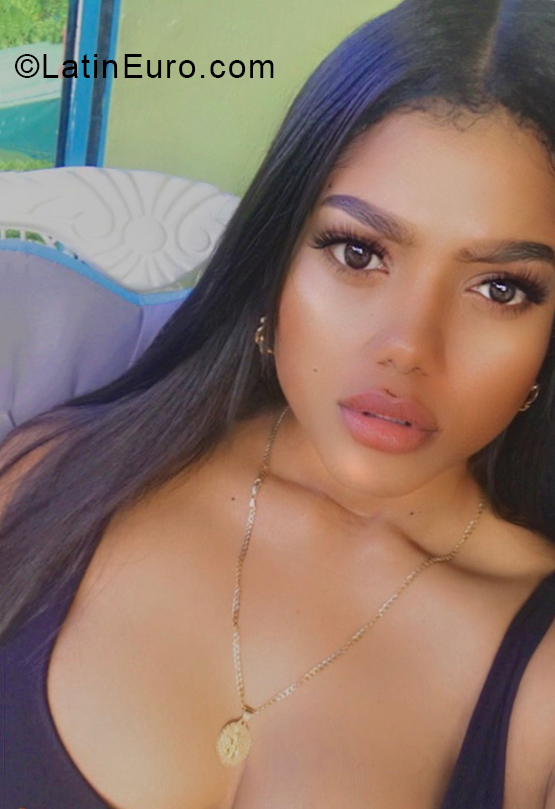 Date this happy Dominican Republic girl Yorkira from Santo Domingo DO39806