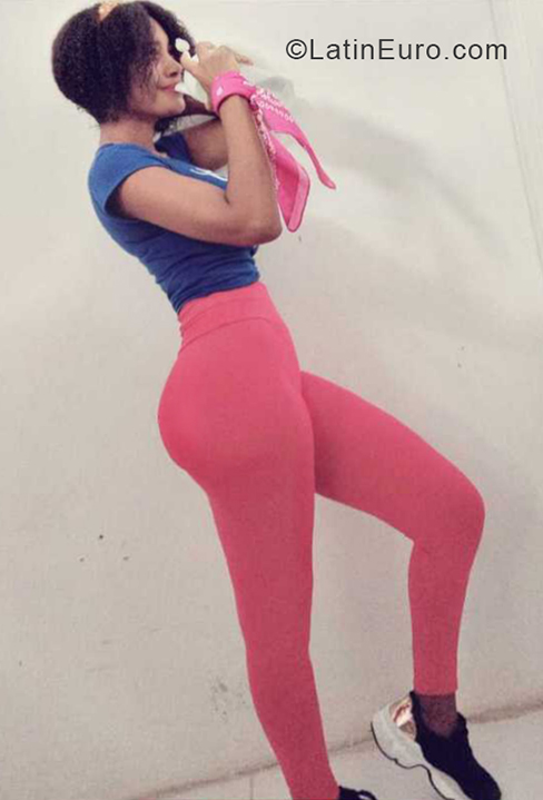 Date this stunning Ecuador girl Lorena from Guayaquil EC803