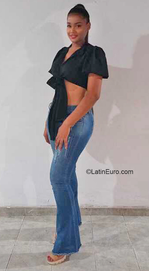 Date this funny Colombia girl Elizabeth from Cali CO30264
