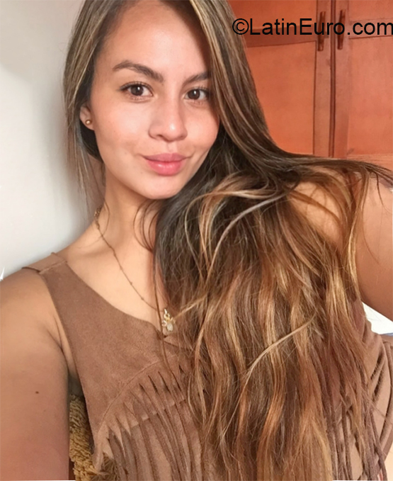 Date this sensual Colombia girl Daniela from Bogota CO30273