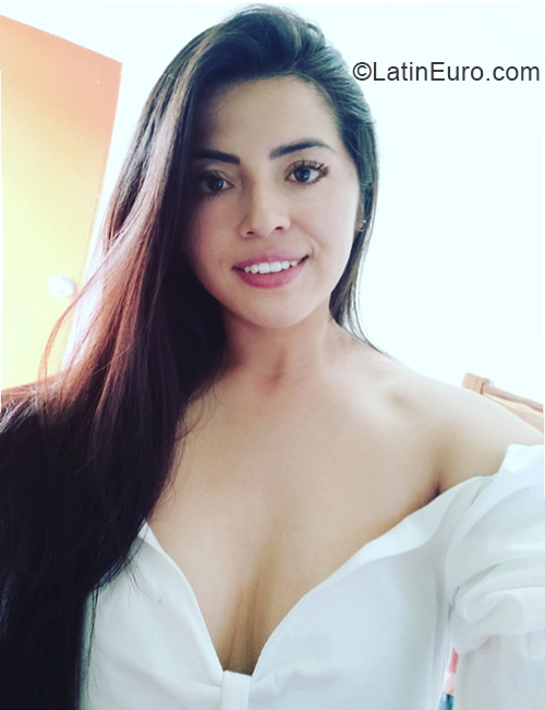 Date this foxy Colombia girl Paola from Bogota CO30299