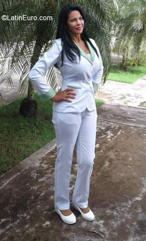 Date this georgeous Dominican Republic girl Alexa Estafania from La Vega DO39867