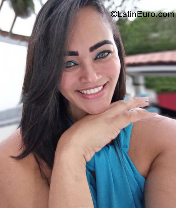 Date this georgeous Brazil girl Patty from Salvador BR11388