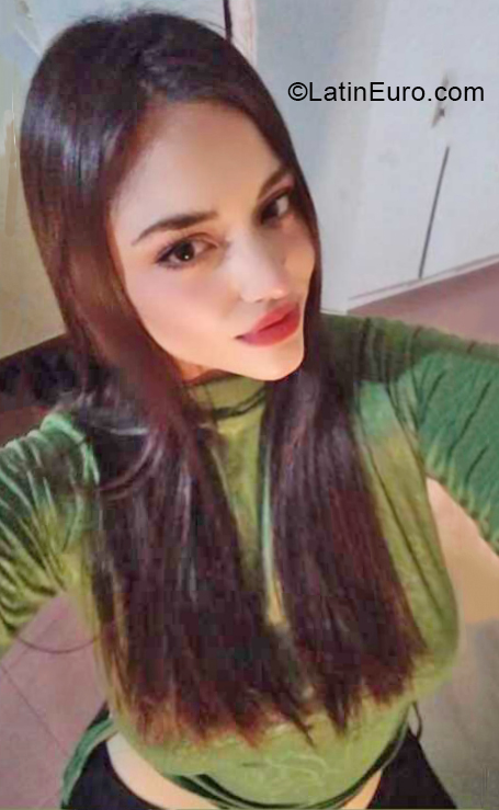 Date this stunning Argentina girl Yanina from La Rioja AR860
