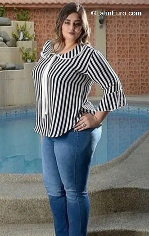 Date this nice looking Ecuador girl Stefy from Guayaquil EC859