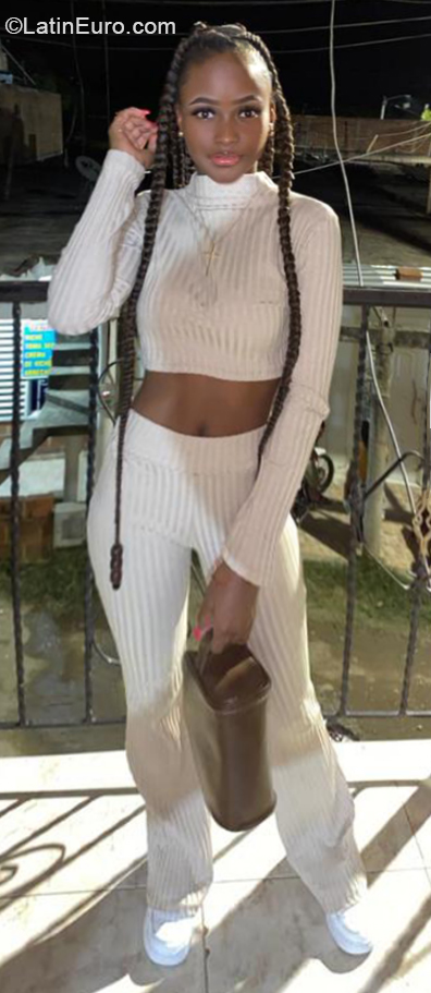 Date this sultry Colombia girl Nathaly from Cali CO30436