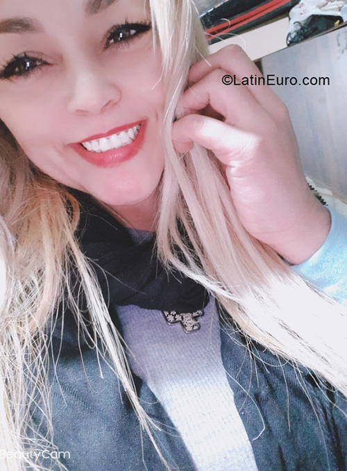 Date this beautiful Argentina girl Aldana from Buenos Aires AR769
