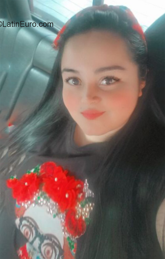 Date this lovely Colombia girl Alejandra from Bogota CO30519