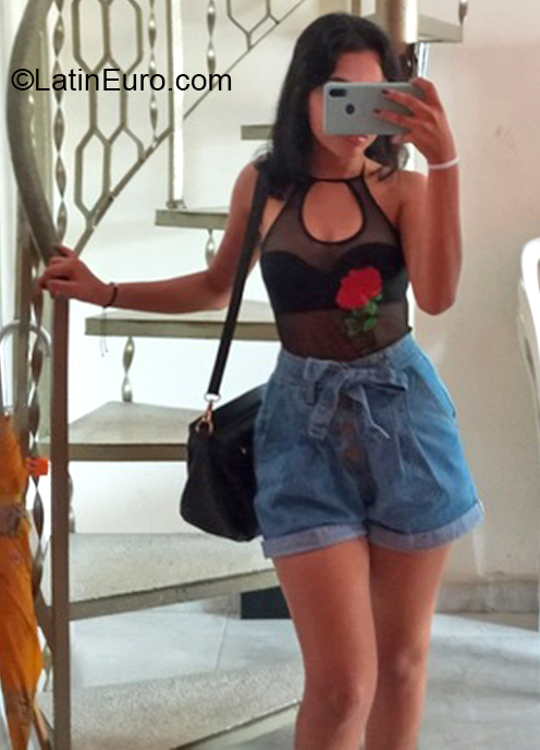 Date this cute Colombia girl Angie from Barranquilla CO30529