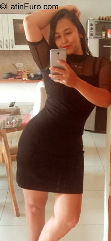 Date this happy Colombia girl Nina from Medellin CO30534