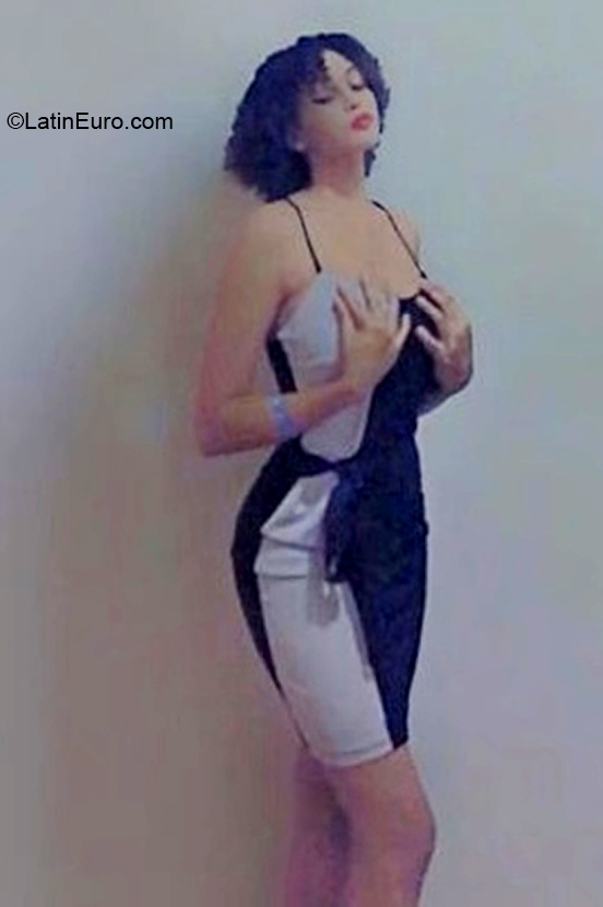 Date this athletic Dominican Republic girl Elianny from Santo Domingo DO39995