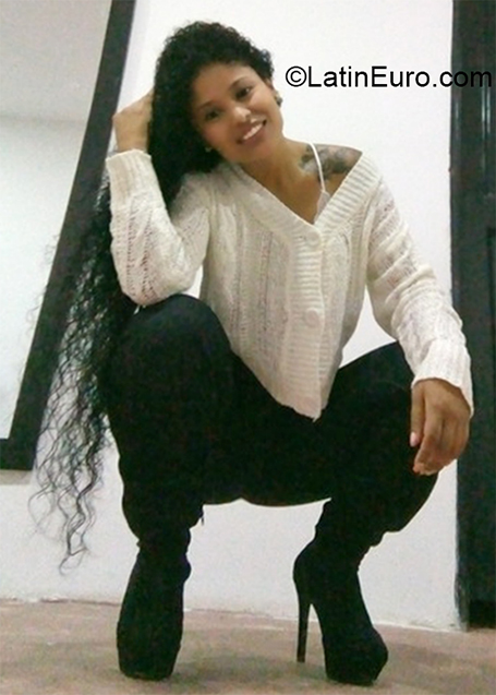 Date this happy Colombia girl Lilian from Cali CO30547
